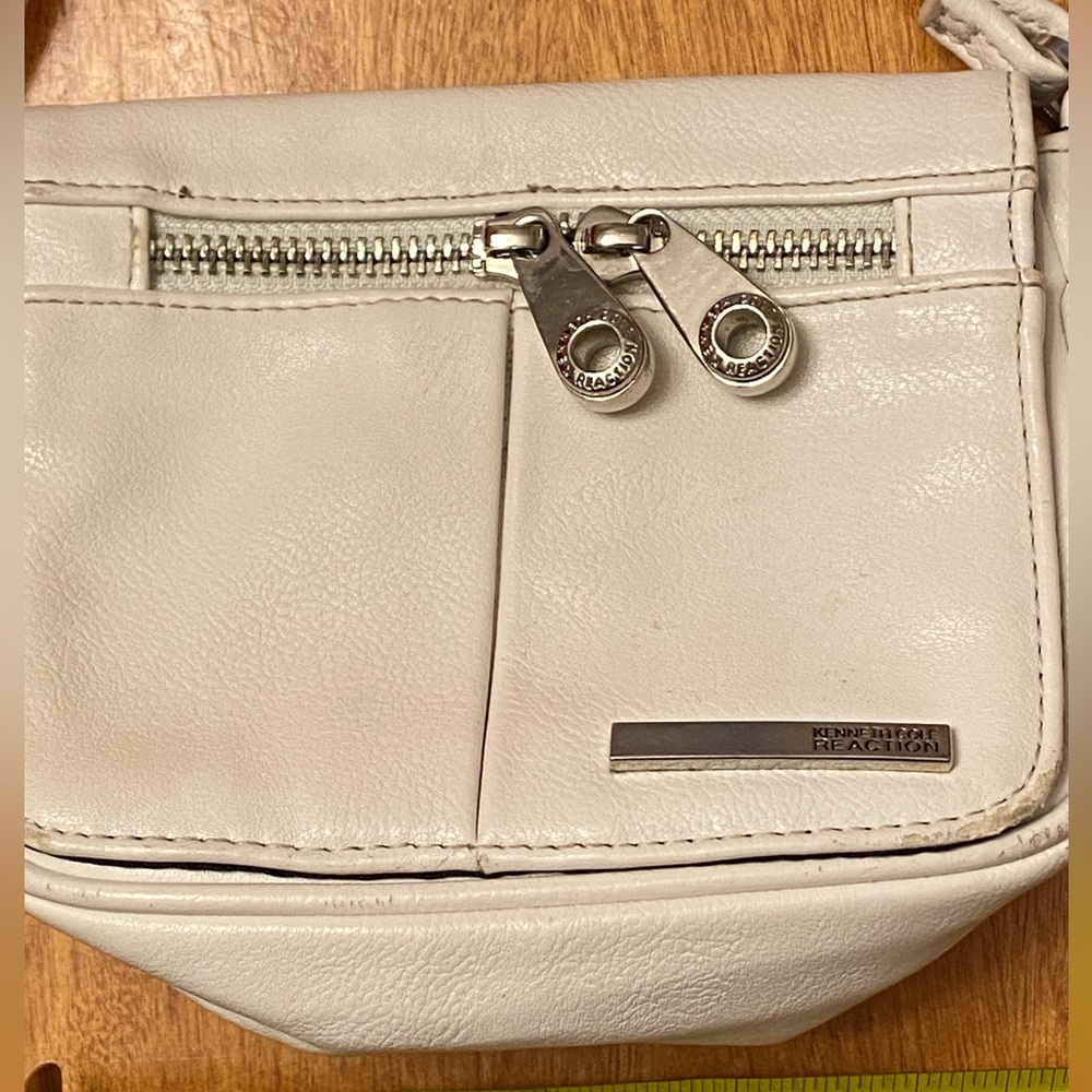 Kenneth Cole Reaction White Crossbody Mini Bag - Picture 2 of 10